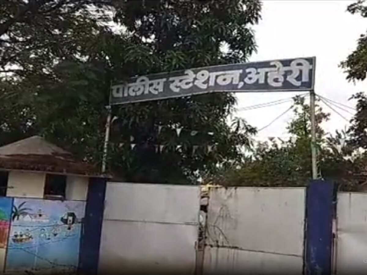 शिक्षकाने ATM मध्ये केला तरुणीचा विनयभंग; गडचिरोली येथील धक्कादायक प्रकार