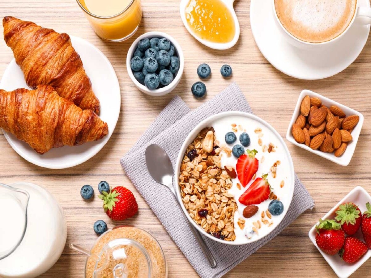 Health Tips : सकाळचा नाश्ता कसा असावा? थंड की गरम? काय खावे हे जाणून घ्या title=
