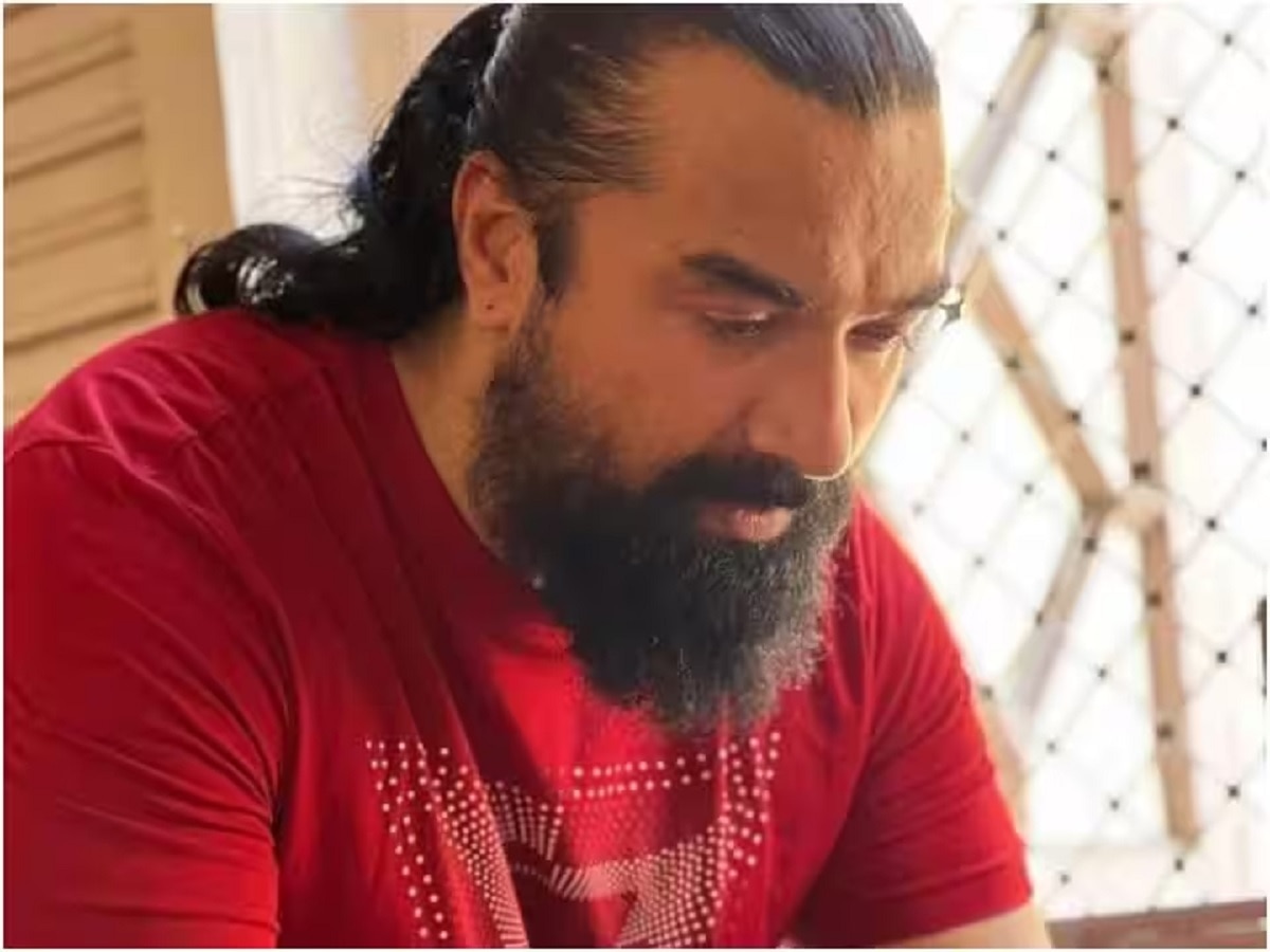 "एका टॉयलेटमध्ये 400 कैदी...", तुरुंगातून बाहेर येताच Ajaz Khan चा आर्यन खानसोबतच्या भेटीबद्दल खुलासा title=