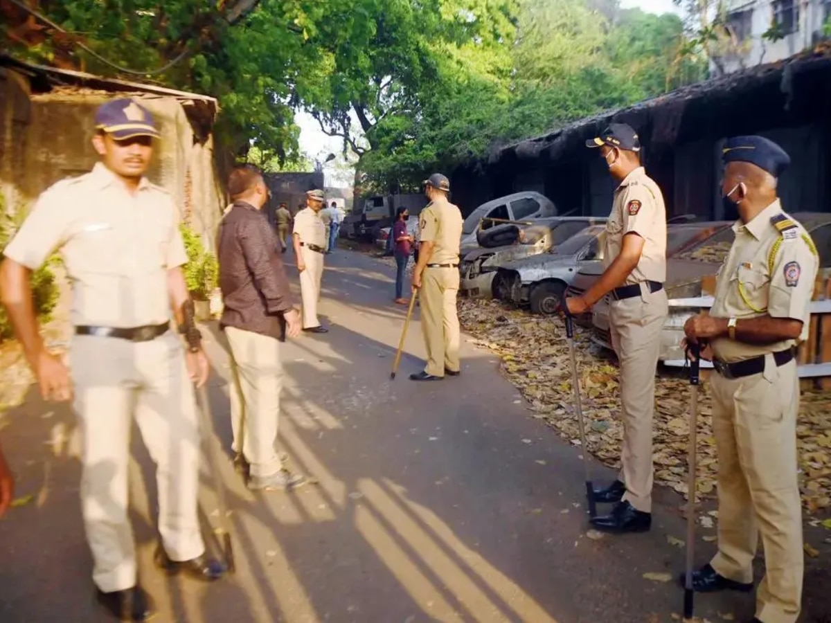 भावाच्या अंत्यसंस्काराला न आल्याच्या रागातून मुंबईतील मायलेकीवर जीवघेणा हल्ला; एकीचा मृत्यू title=