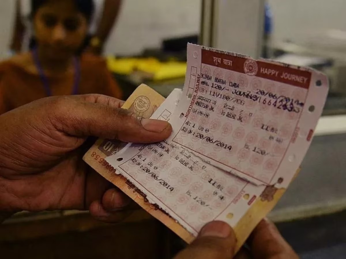 indian-railway-ticket-booking-know-difference-between-e-ticket-and-i