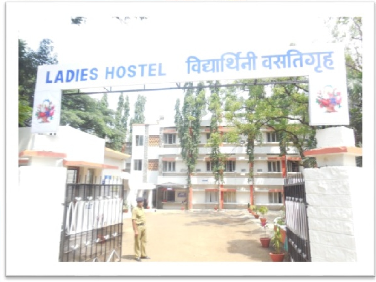 Girls Hostel: मुंबईतल्या घटनेनंतर सरकारचा मोठा निर्णय, मुलींच्या वसतीगृहात आता महिला सुरक्षारक्षक आणि...  title=