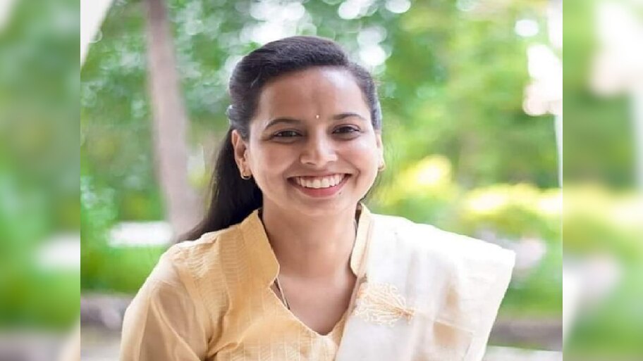 अदिती तटकरे... शिंदे फडणवीस सरकारमधील पहिल्या महिला मंत्री | Aditi ...