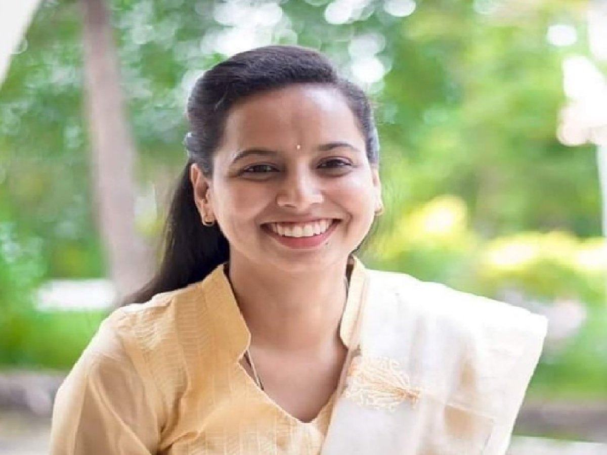 अदिती तटकरे... शिंदे फडणवीस सरकारमधील पहिल्या महिला मंत्री | Aditi ...