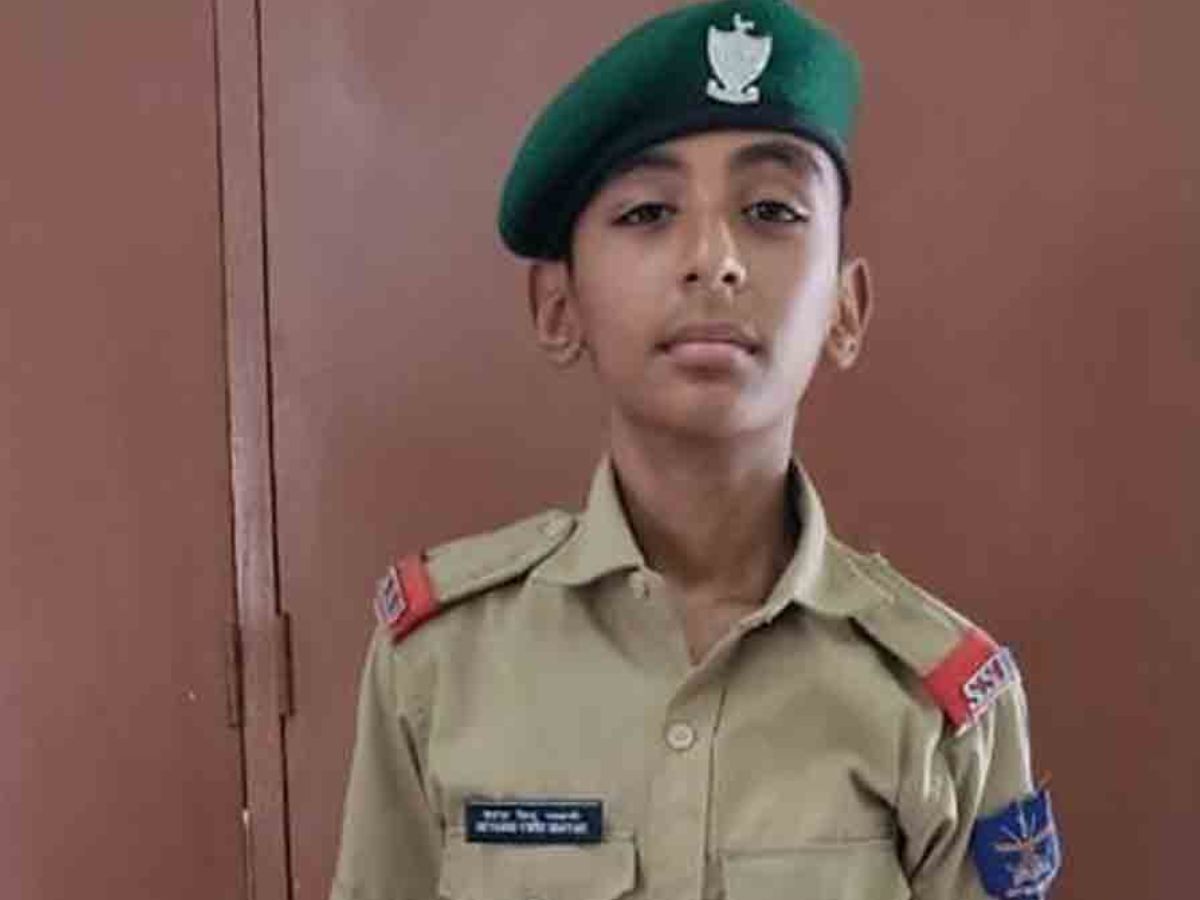 भाषणाची तयारी झाली, वडिलांना फोटोही पाठवला, शाळेत जाताच 15 वर्षांचा मुलाचा हार्ट अटॅकने मृत्यू भाषणाची तयारी झाली, वडिलांना फोटोही पाठवला, शाळेत जाताच 15 वर्षांचा मुलाचा हार्ट अटॅकने मृत्यू