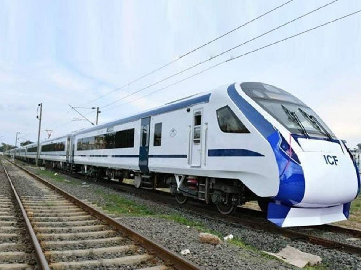 Vande Bharat Express : वंदे भारत एक्स्प्रेसचे तिकीट दर होणार कमी?, रेल्वेचा 'हा' मोठा निर्णय title=