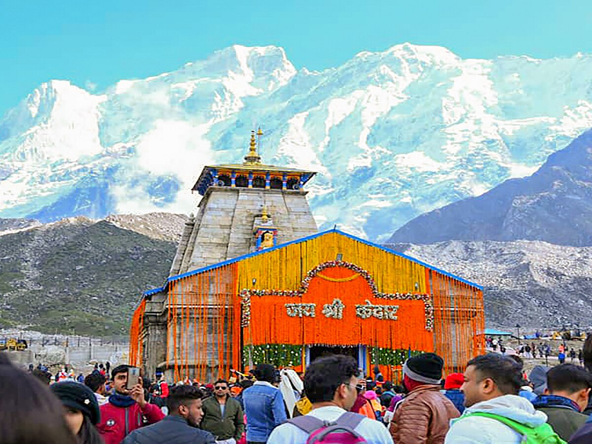 देवदर्शनाला येताय, तेच करा! केदारनाथ मंदिर परिसरात मोबाईल वापरावर बंदीचे संकेत  title=