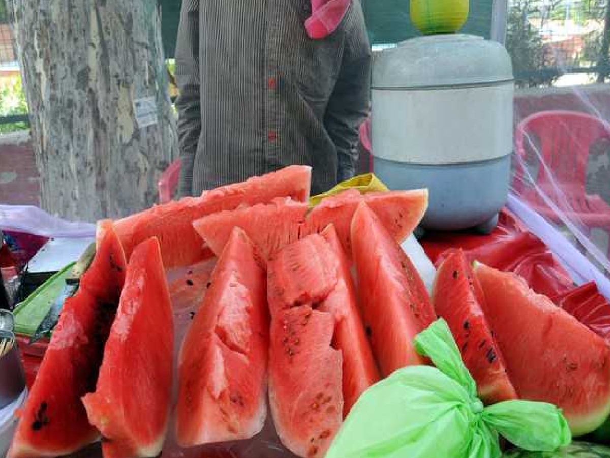 health-tips-avoid-eating-these-foods-during-rainy-days