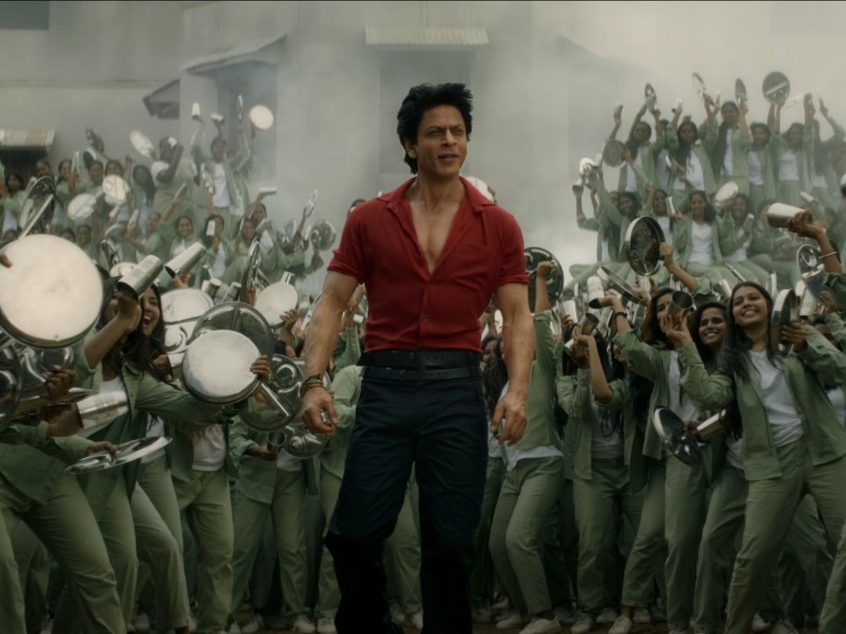"मैं कौन हूं, पुण्य या पाप...", Shah Rukh Khan च्या Jawan चा प्रिव्ह्यू प्रदर्शित title=