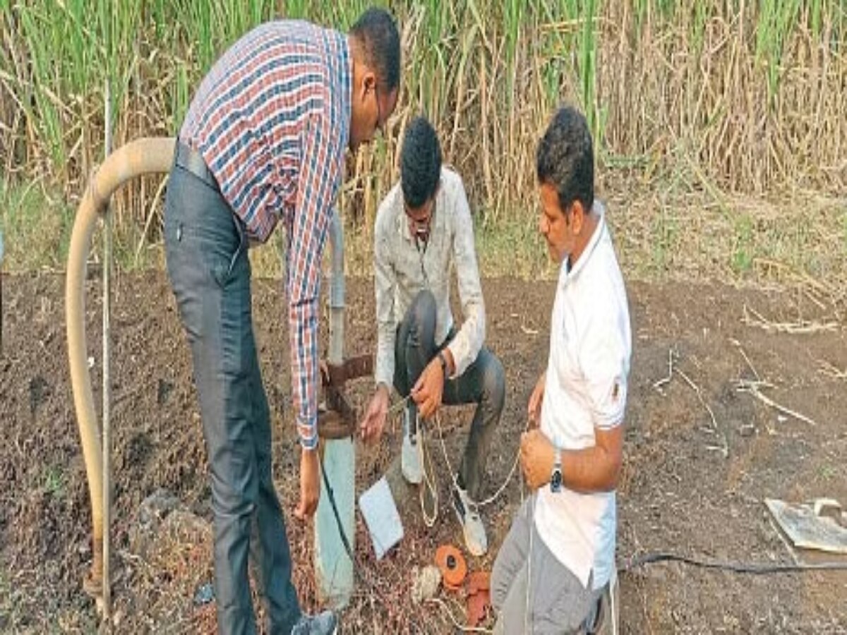 मोबाईलद्वारे जाणून घ्या बोअरवेलमधील भुजल पातळी; पुण्यातील स्टार्टअप कंपनीने आणलं खास अ‍ॅप title=