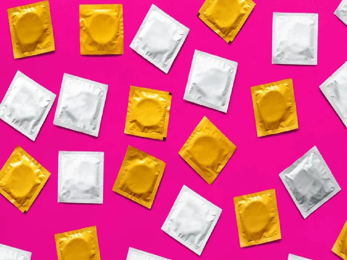 Condom Breaks : सेक्सदरम्यान कंडोम फाटलं तर...; संबंध ठेवताना 'या' गोष्टींकडे अजिबात दुर्लक्ष करू नका title=