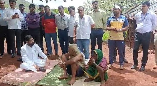 CM Eknath Shinde Wife Lata Shinde Offered Her Service At Akkalkot Temple Kitchen