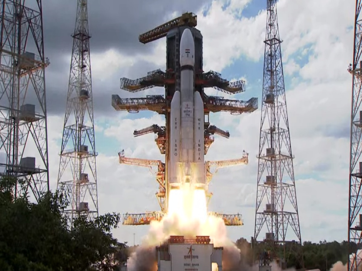 Chandrayaan 3 Launch Video : जय हो! चांद्रयान 3 सह भारताच्या महत्वाकांक्षा अवकाशात झेपावल्या; पाहा... title=