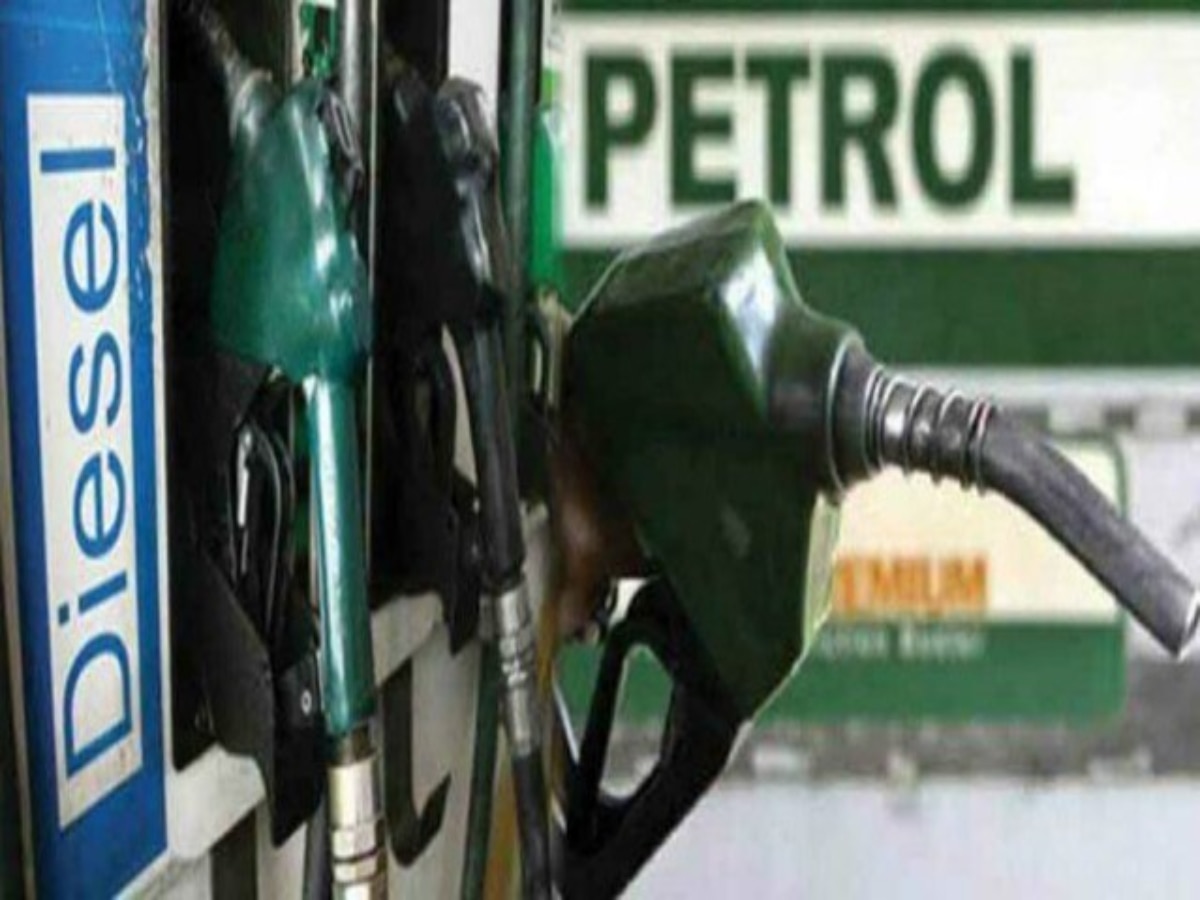 Petrol Diesel Price : कच्च्या तेलाच्या किमतीत घसरण; जाणून घ्या पेट्रोल डिझेलचे नवे दर title=
