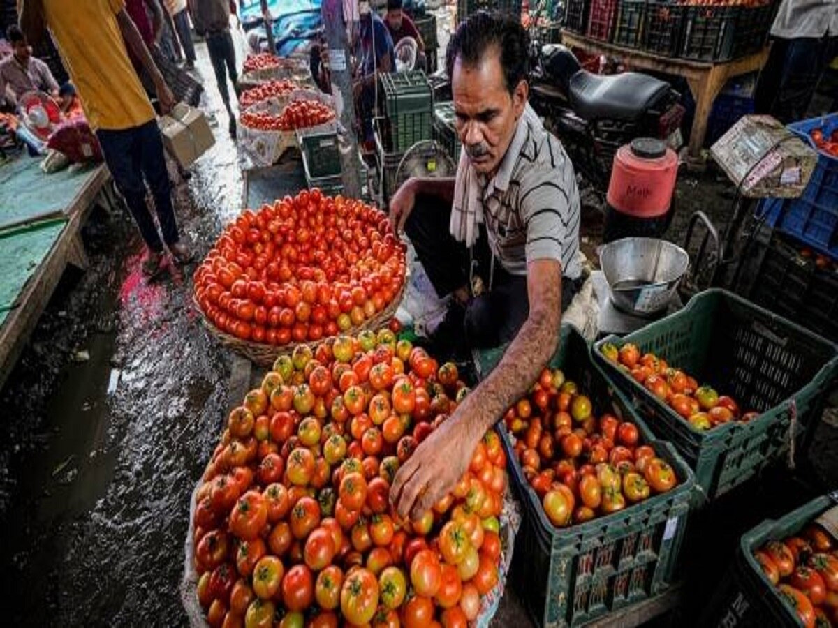 नागपुरात टोमॅटो तब्बल 200 रुपये किलो; देशातील सर्वाधिक दर, भाज्यांचे दरही कडाडले title=