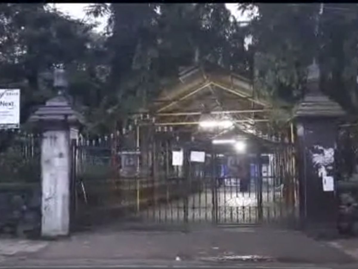 वाशीतील सेंट मेरी शाळेत खळबळ; शौचालयात आढळला सहावीतील मुलीचा मृतदेह वाशीतील सेंट मेरी शाळेत खळबळ; शौचालयात आढळला सहावीतील मुलीचा मृतदेह