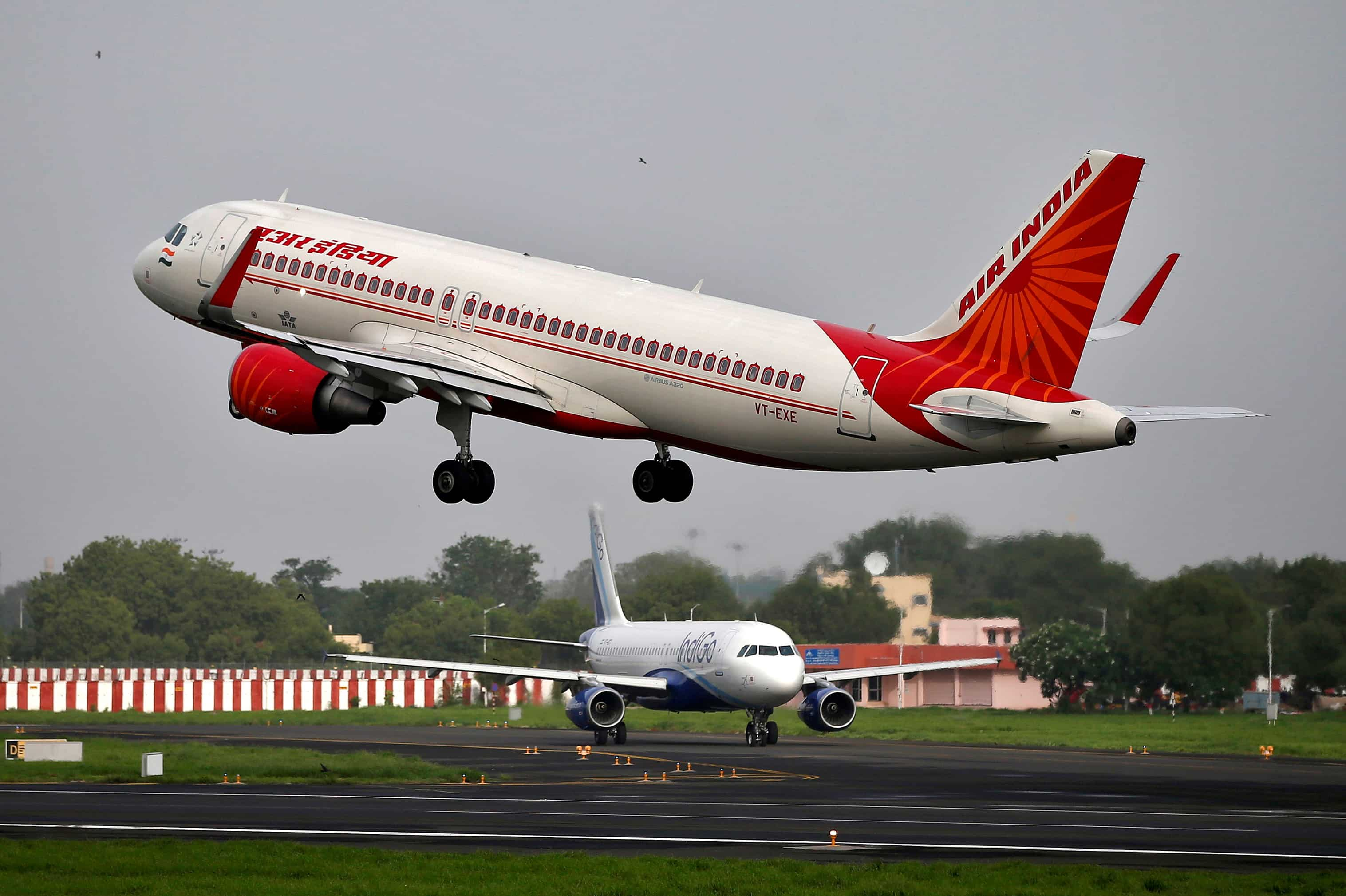 Air India flight emergency landing of the aircraft Mobile phone explodes 