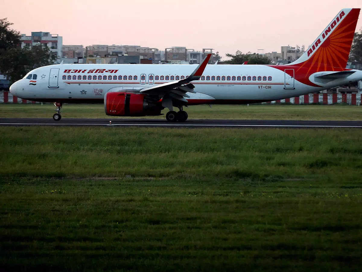 Air India flight emergency landing of the aircraft Mobile phone explodes