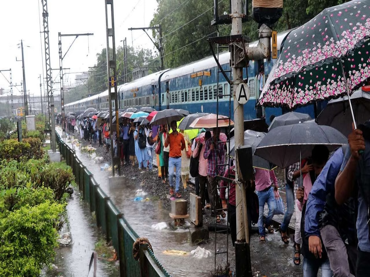 Mumbai Rain : मुसळधार पावसामुळं 'या' ट्रेन रद्द; आताच पाहा सविस्तर यादी  title=