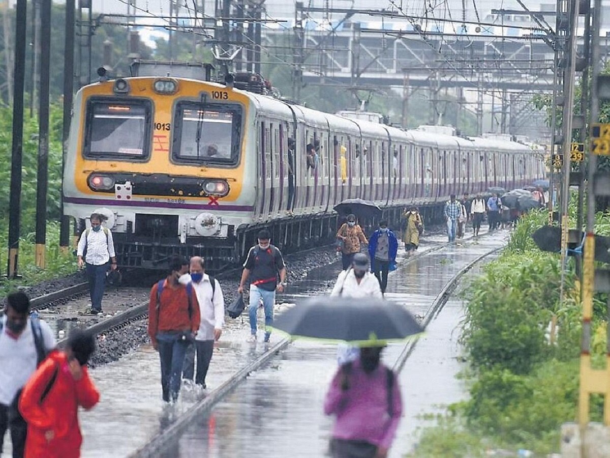 लोकल 15 मिनिटांपेक्षा जास्त वेळ  थांबल्यास....; ऐन पावसाळ्यात रेल्वेचा मोठा निर्णय  title=