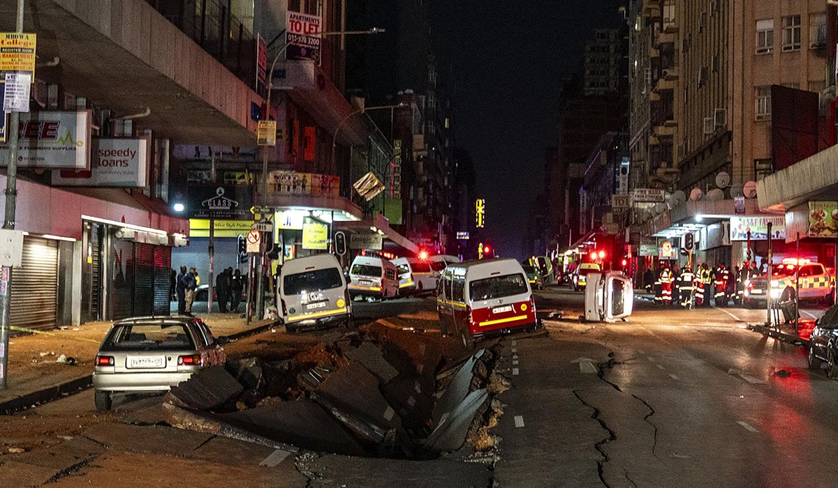 Explosion Suddenly Rips Open Roads Flips Cars In Johannesburg South Africa