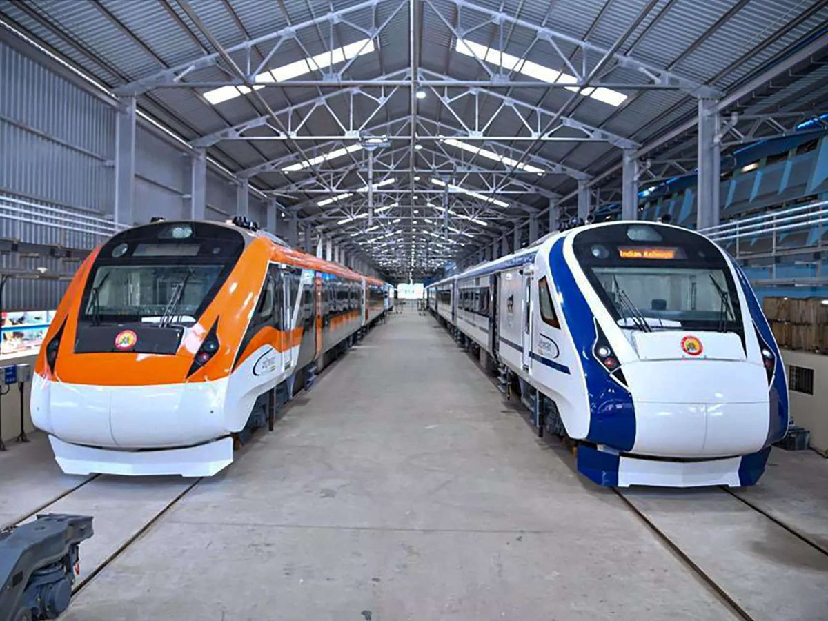 महाराष्ट्राला मिळणार पहिली स्लीपर वंदे भारत, मुंबईतून 'या' मार्गावर धावण्याची शक्यता महाराष्ट्राला मिळणार पहिली स्लीपर वंदे भारत, मुंबईतून 'या' मार्गावर धावण्याची शक्यता