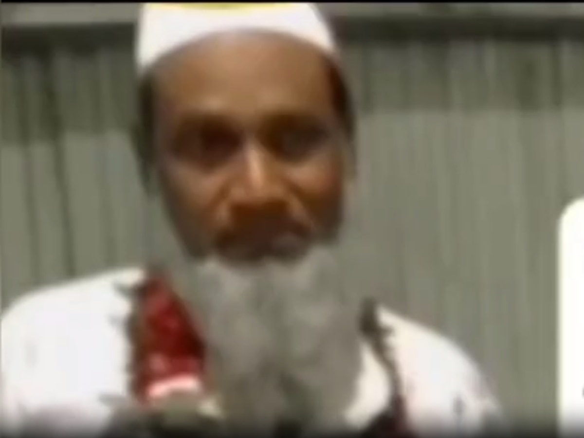 नागपुरला परतणाऱ्या हज यात्रेकरुचा विमानतळावरच मृत्यू; रांगेत उभे असतानाच आला हृदयविकाराचा झटका नागपुरला परतणाऱ्या हज यात्रेकरुचा विमानतळावरच मृत्यू; रांगेत उभे असतानाच आला हृदयविकाराचा झटका