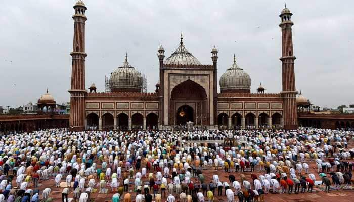 most popular mosques in India 11 Beautiful craftsmanship a masterpiece of architecture