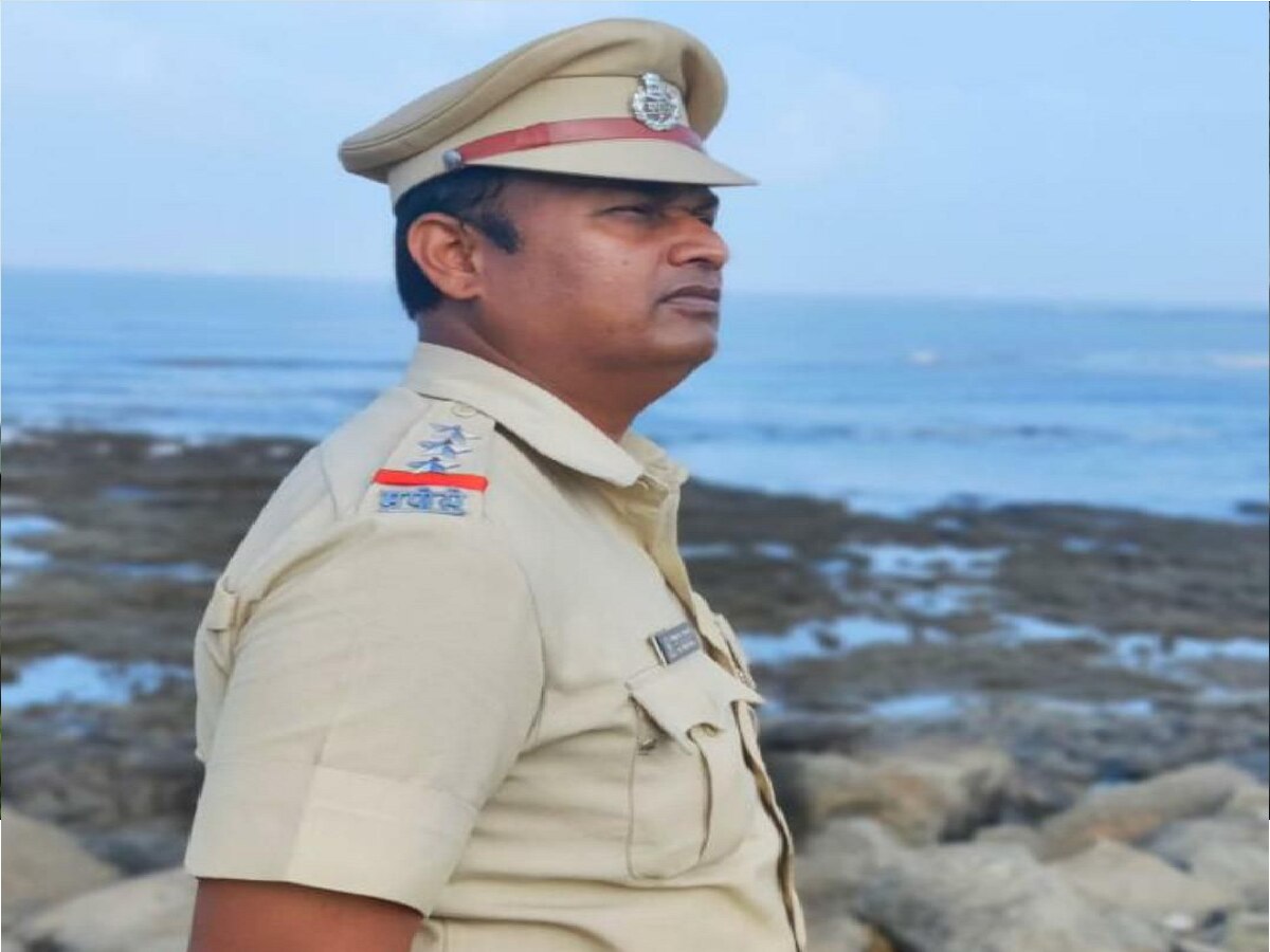 पूरग्रस्तांना मदत करताना हृदविकाराचा धक्का, उरणच्या पोलीस अधिकाऱ्याचा दुर्देवी मृत्यू पूरग्रस्तांना मदत करताना हृदविकाराचा धक्का, उरणच्या पोलीस अधिकाऱ्याचा दुर्देवी मृत्यू