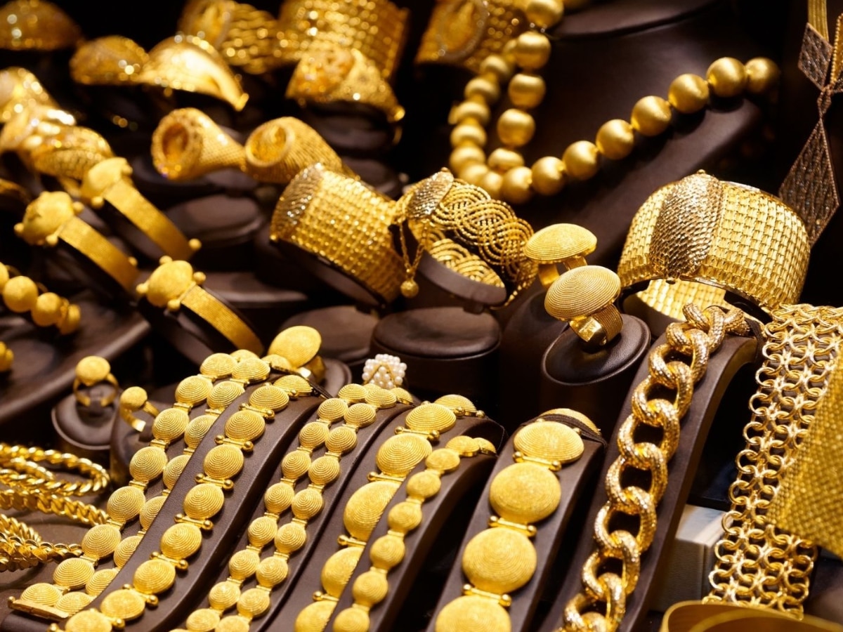 Gold becomes cheaper know today price