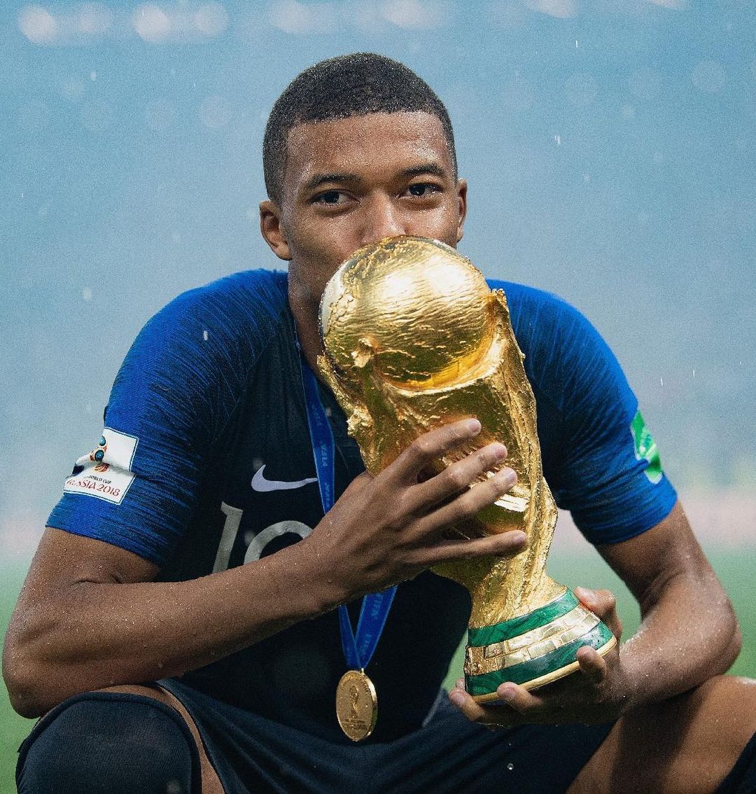 kylian mbappe can get rs 6300 crores a year