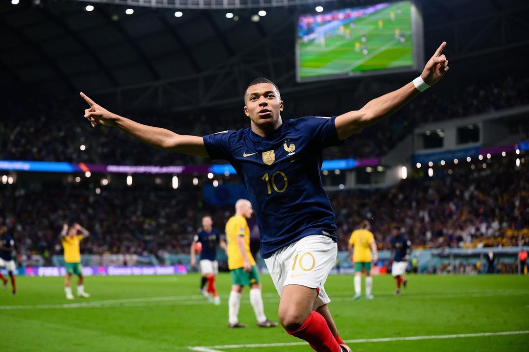 kylian mbappe can get rs 6300 crores a year