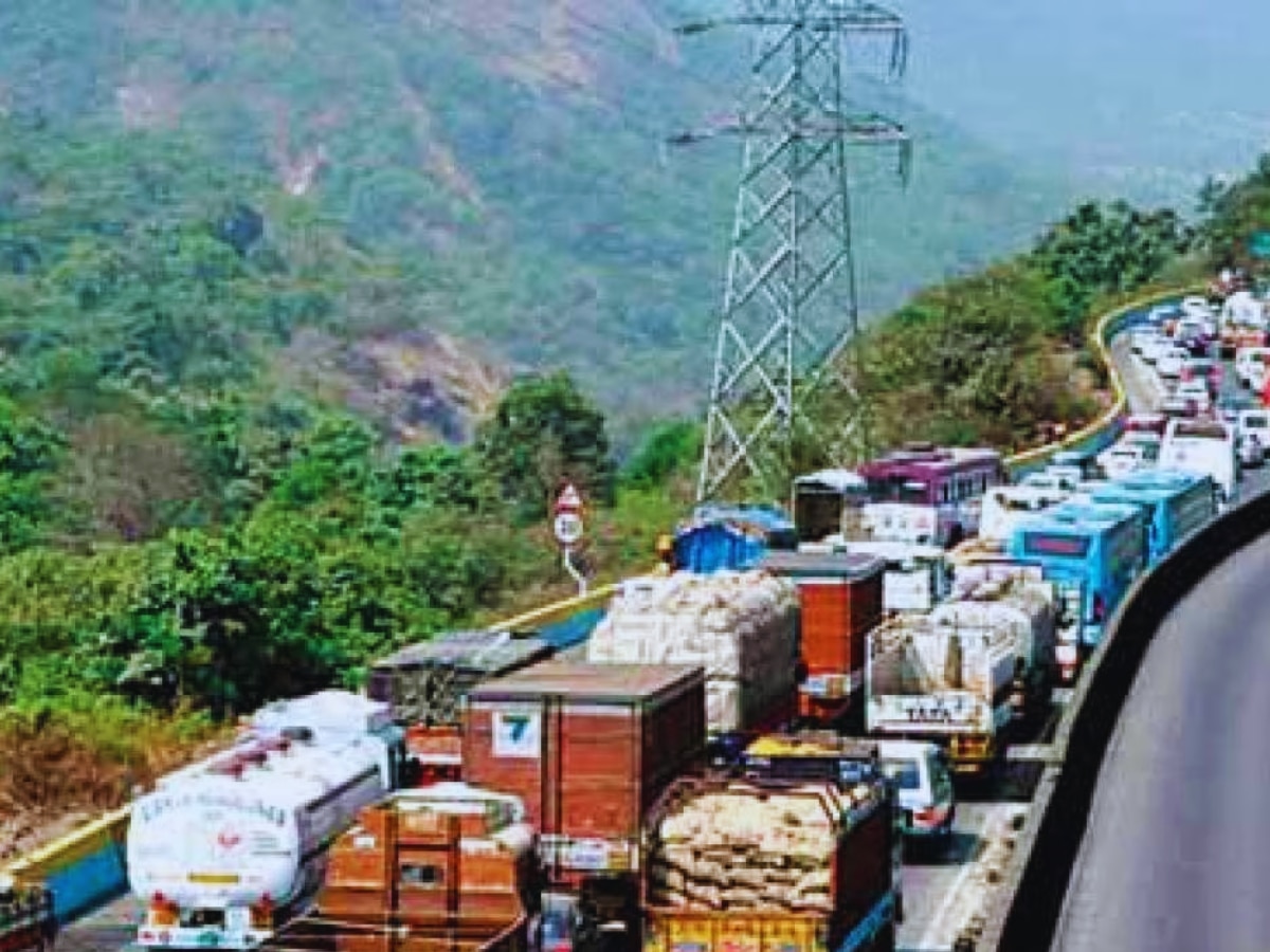 Mumbai Pune Expressway : पुणे मुंबई एक्सप्रेस हायवेवर प्रवास करताय? थांबा... 'या' वेळेत विशेष ब्लॉक title=