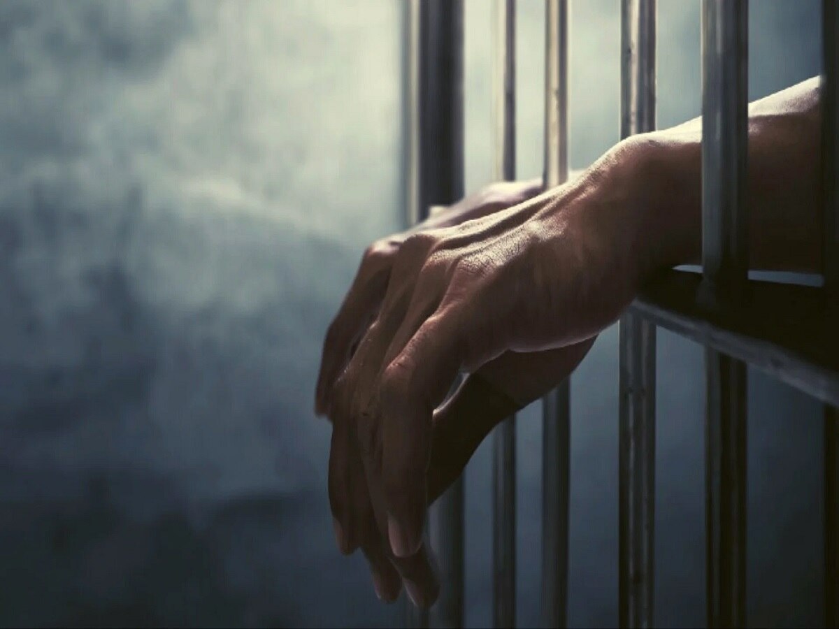 जेल मधून सुटल्यावर पहिली बाईक चोरली आणि मग… आरोपीचे कृत्य पाहून पोलिसांनी लावला डोक्याला हात