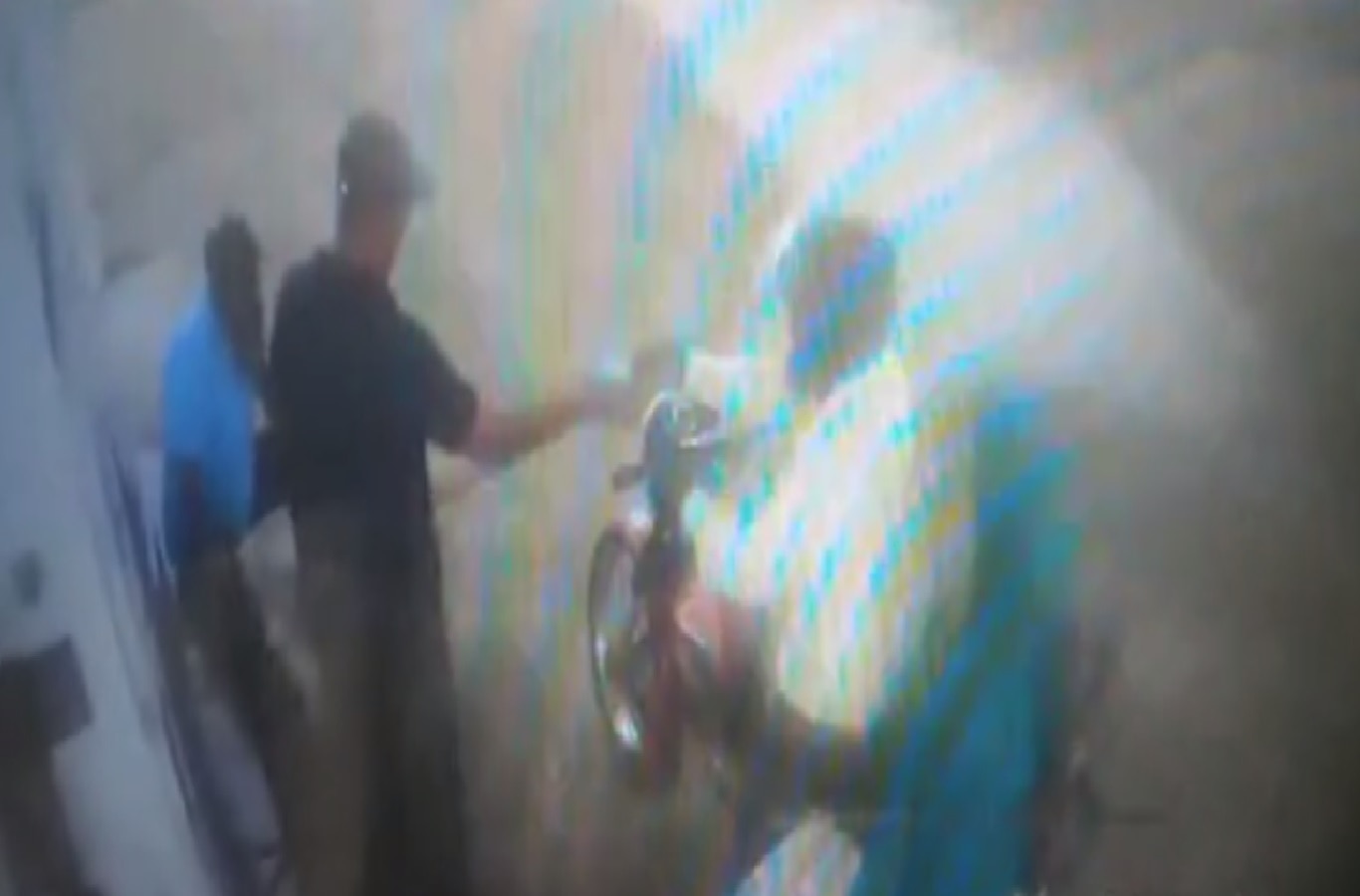 आजीला बाईकवर बसवलं, पंपावर पेट्रोल भरलं आणि मग… इंदपुरमध्ये भरदिवसा घडला धक्कादायक प्रकार