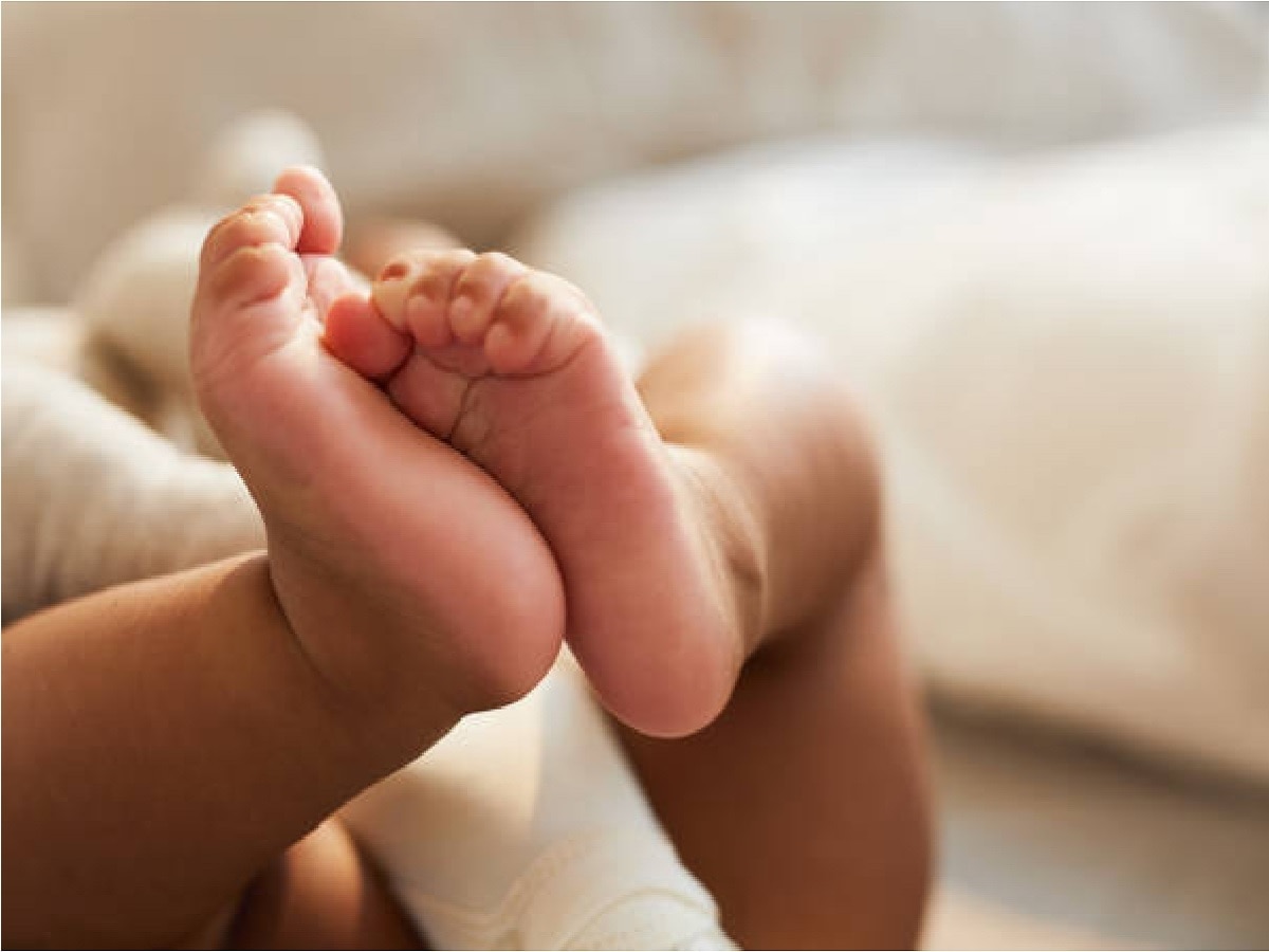 सात महिन्याच्या बाळाच्या पोटात वाढत होते आणखी एक बाळ; डॉक्टरांनी 'असा' वाचवला जीव  title=