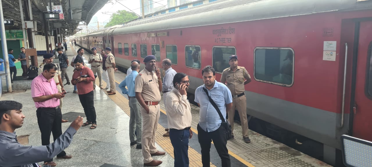 Photos Railway Constable Shoots Senior Dead Kills 3 Other Passengers On Moving Train