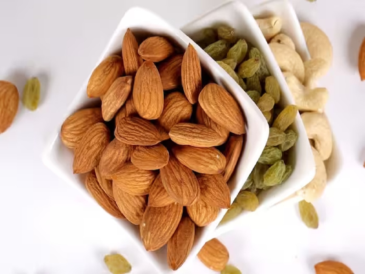 Cashews Raisins and Almonds बदाम, मनुका आणि काजू एकत्र खाऊ शकतो का
