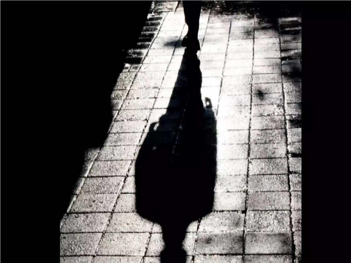 पोलिसाने घरात घुसून महिलेसह केले नको ते कृत्य; बीड येथील धक्कादायक घटना