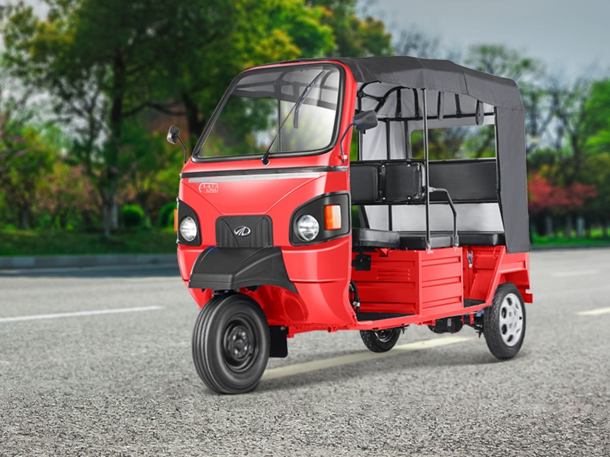  Mahindra ने लाँच केली बॅटरीवर चालणारी रिक्षा, एकदा चार्ज केल्यास 95 किमीपर्यंत धावेल title=