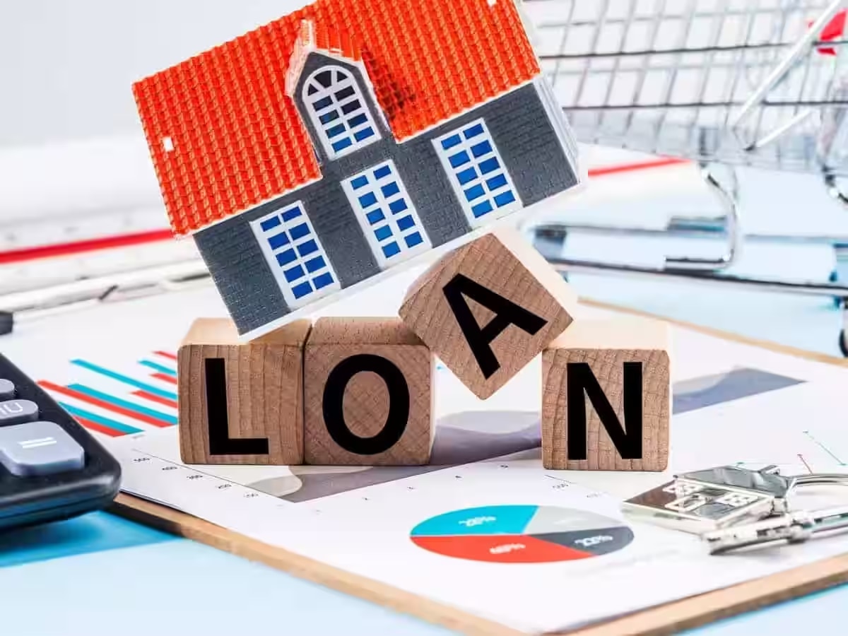 Loan Rate : 'या' बँकांचं कर्ज महागलं; आता ग्राहकांना वाढीव EMI चा फटका  title=