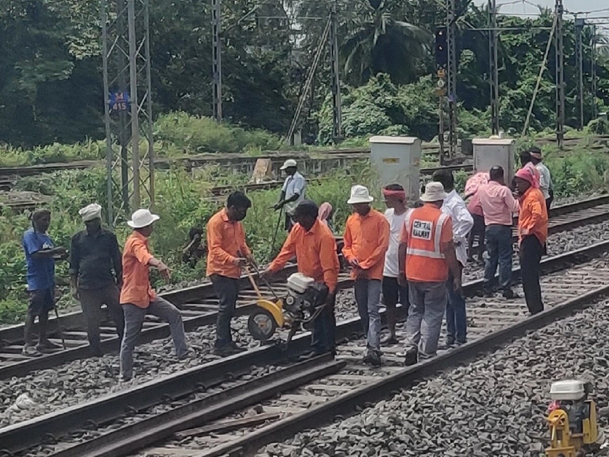 मध्य रेल्वेवर प्रवास करण्याआधी ही बातमी वाचा; नाहूर-मुलूंड दरम्यान पॉवर ब्लॉक, कधी आणि किती वाजता? title=