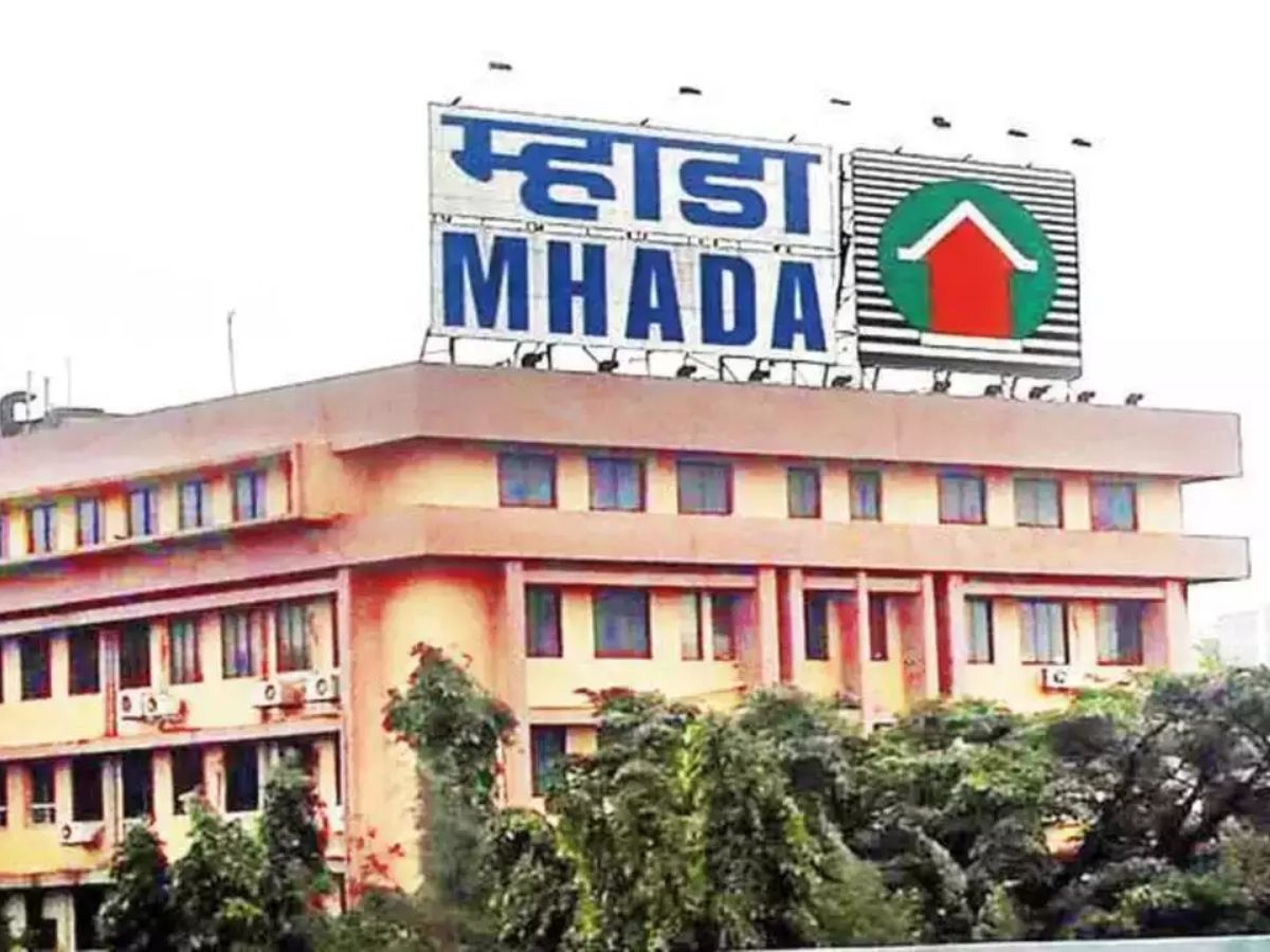 म्हाडाची लॉटरी 'इतकी' वर्षे लांबणीवर, मुंबईत घराचं स्वप्न पाहणाऱ्यांसाठी वाईट बातमी म्हाडाची लॉटरी 'इतकी' वर्षे लांबणीवर, मुंबईत घराचं स्वप्न पाहणाऱ्यांसाठी वाईट बातमी