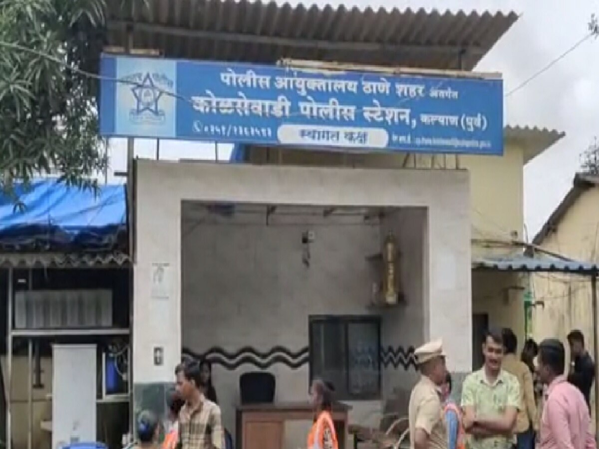 कल्याण पुन्हा हादरले! अल्पवयीन तरुणावर भर रस्त्यात जीवघेणा हल्ला कल्याण पुन्हा हादरले! अल्पवयीन तरुणावर भर रस्त्यात जीवघेणा हल्ला