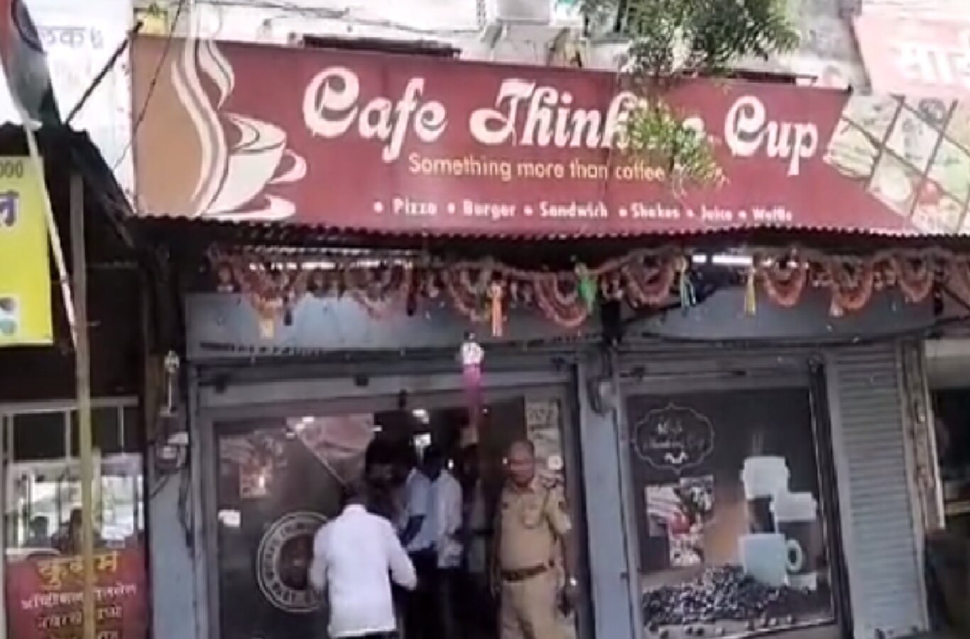 जालना येथे कॉफी सेंटरमध्ये सुरु होते नको ते उद्योग; धाड टाकल्यावर जे दिसलं ते पाहून पोलिसही झाले शॉक