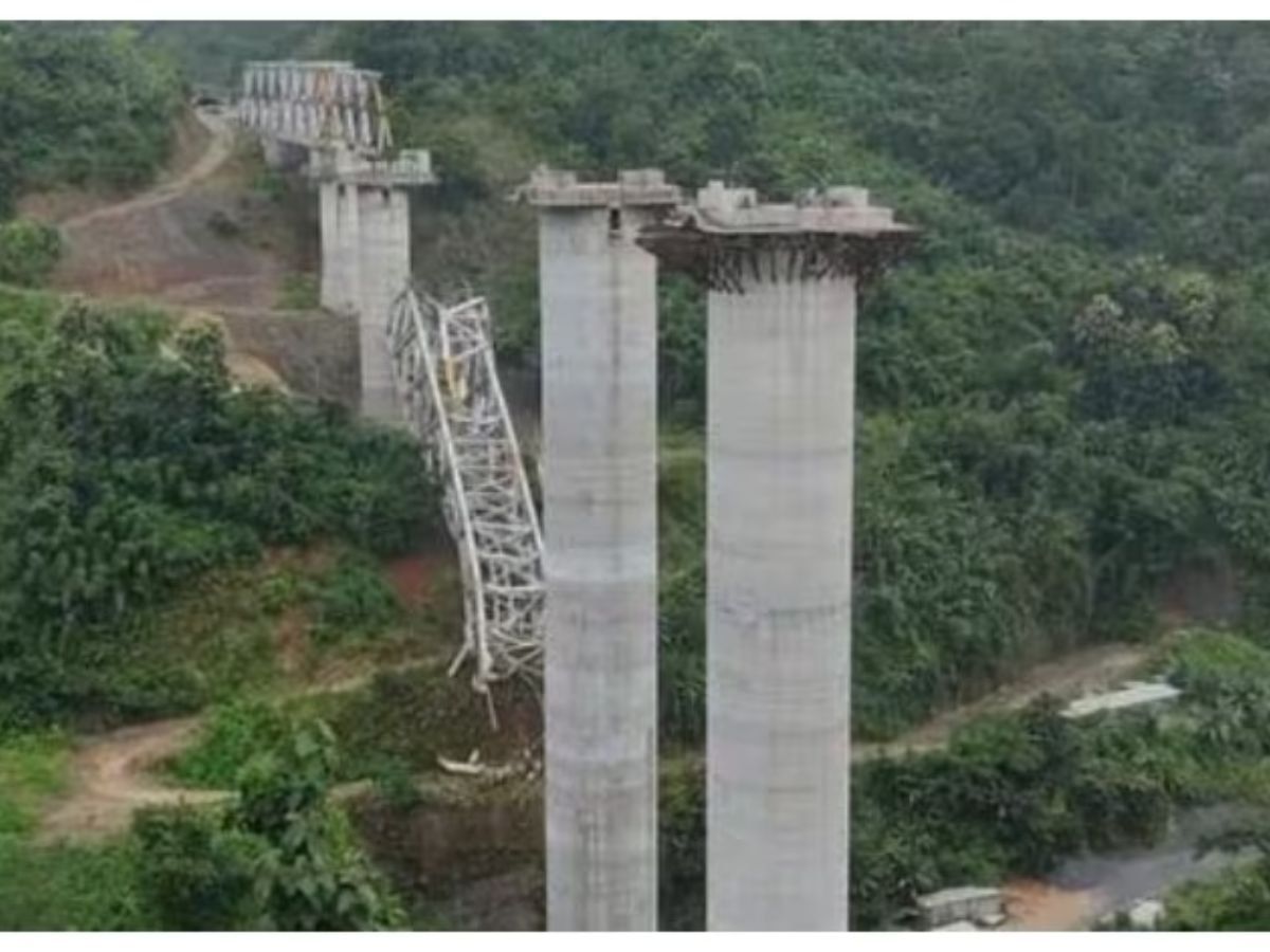 मोठी दुर्घटना! बांधकाम सुरू असलेला रेल्वे पूल कोसळला; 17 मजूरांचा मृत्यू title=