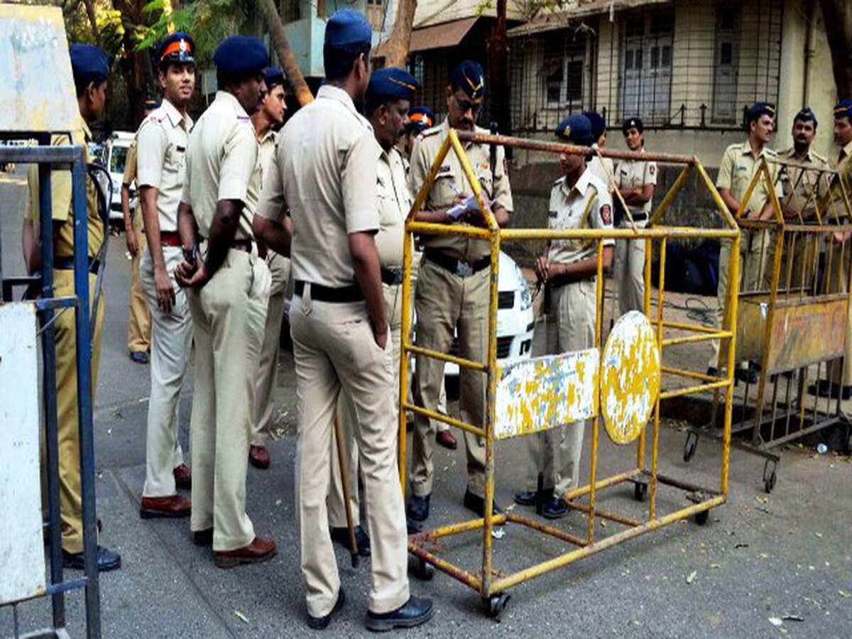 10 वर्षाच्या मुलामुळे मुंबई पोलिसांची धावपळ; कृत्य ऐकून सर्वांनाच बसला धक्का title=