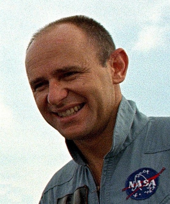 list of all astronauts who have walked on the moon