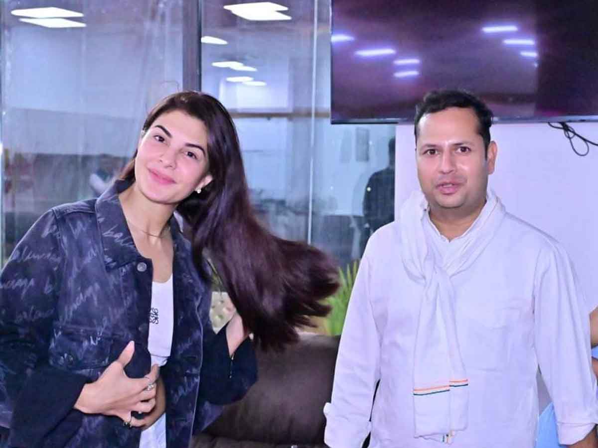 Jacqueline Farnandis Special  jacket photos Jhodhapur Airport