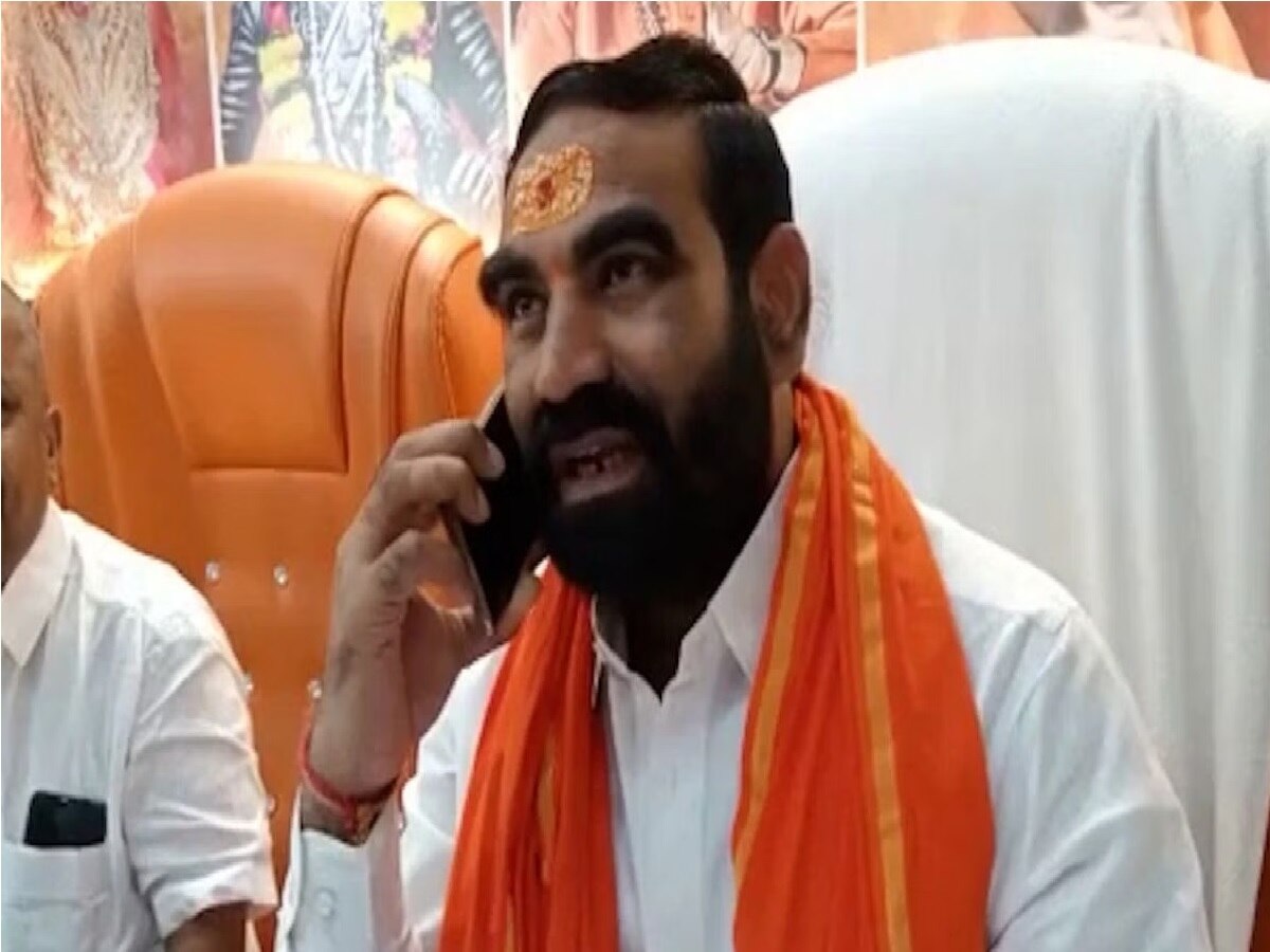 कावड यात्रेत तलवार काढली आणि… शिंदे गटाचे आमदार संतोष बांगर यांच्याविरोधात गुन्हा दाखल